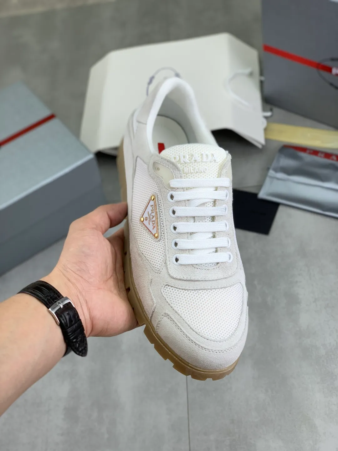 Men's men's shoes 💰P520💰 [New style] popular models are on the official website, 🆘 Trendy brand (Prada) mainly promotes popular models, avant-garde and versatile fashionable men's shoes private version mold opening, cowhide surface splicing 1:1.. Fashionable and simple, original imported cowhide lining cowhide feet; the atmosphere and personality are more fashionable, eye-catching and pursuing class. It will subvert the old idea and be a must-have for fashion trendsetters with you! Must keep it for yourself! Tall and comfortable, large and low, high-end quality workmanship. Code number: 38-45 3️⃣optional.